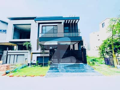 5 MARLA MODERN HOUSE FOR SALE IN DHA 9 TOWN.