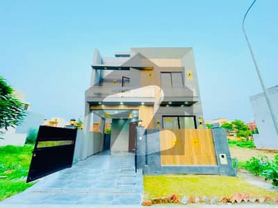 5 MARLA MODERN HOUSE FOR SALE IN DHA 9 TOWN.