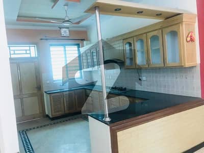 پاکستان ٹاؤن - فیز 1 پاکستان ٹاؤن,اسلام آباد میں 3 کمروں کا 10 مرلہ بالائی پورشن 58.0 ہزار میں کرایہ پر دستیاب ہے۔