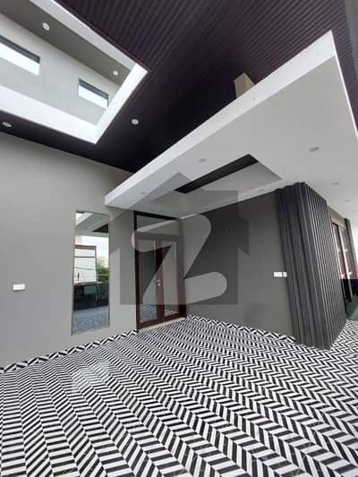 Beautiful House Block 14 Johar brand new house 427sqyd  3bed drawing and lounge on each floor