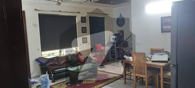 ای ۔ 11 اسلام آباد میں 6 کمروں کا 10 مرلہ مکان 7.5 کروڑ میں برائے فروخت۔