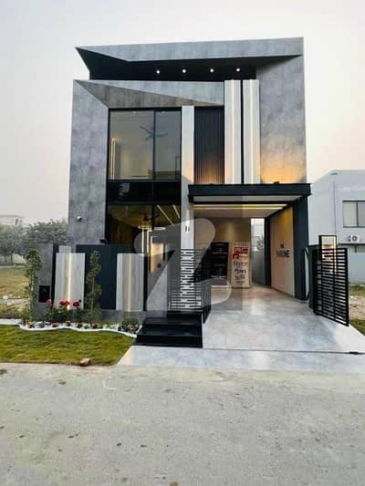 ڈی ایچ اے 9 ٹاؤن ڈیفنس (ڈی ایچ اے),لاہور میں 3 کمروں کا 5 مرلہ مکان 2.8 کروڑ میں برائے فروخت۔