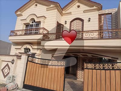 بحریہ ٹاؤن فیز 8 بحریہ ٹاؤن راولپنڈی,راولپنڈی میں 5 کمروں کا 10 مرلہ مکان 3.05 کروڑ میں برائے فروخت۔