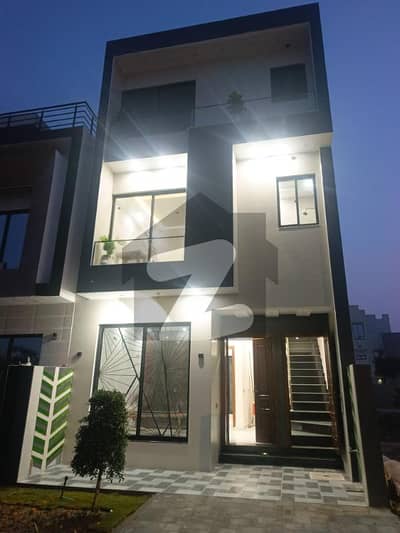 یونین گرین کالج روڈ,لاہور میں 4 کمروں کا 3 مرلہ مکان 1.7 کروڑ میں برائے فروخت۔