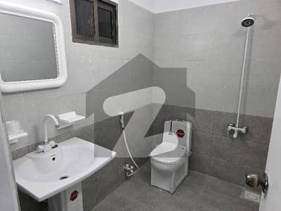 کلفٹن کراچی میں 3 کمروں کا 8 مرلہ فلیٹ 1.0 لاکھ میں کرایہ پر دستیاب ہے۔