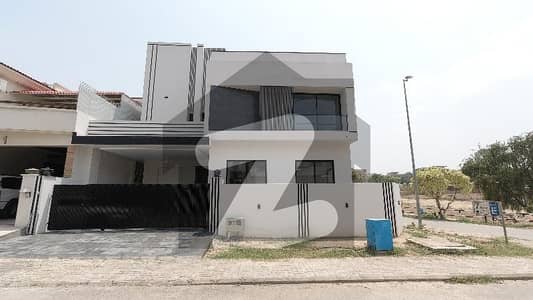 ڈی ایچ اے فیز 2 - سیکٹر ای ڈی ایچ اے ڈیفینس فیز 2,ڈی ایچ اے ڈیفینس,اسلام آباد میں 5 کمروں کا 12 مرلہ مکان 6.9 کروڑ میں برائے فروخت۔