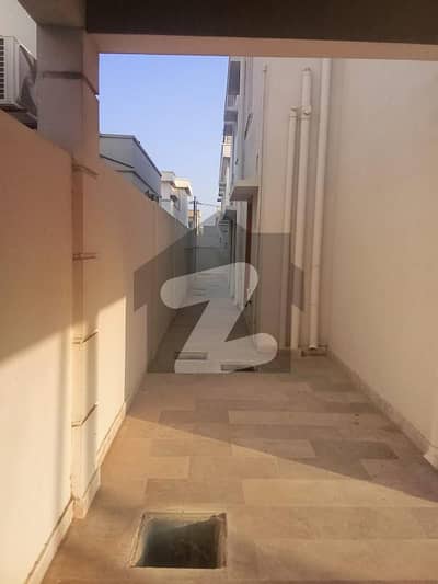 Spacious 500 Sq Yards house for Rent with SSGC Facility!