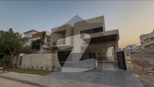 ڈی ایچ اے ڈیفینس فیز 2 ڈی ایچ اے ڈیفینس,اسلام آباد میں 1 کنال مکان 15.5 کروڑ میں برائے فروخت۔