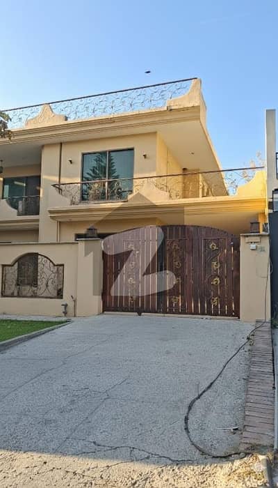 One Kanal Sun Facing 6 Bed House For Rent Near Sumbal Road | Closed End Street