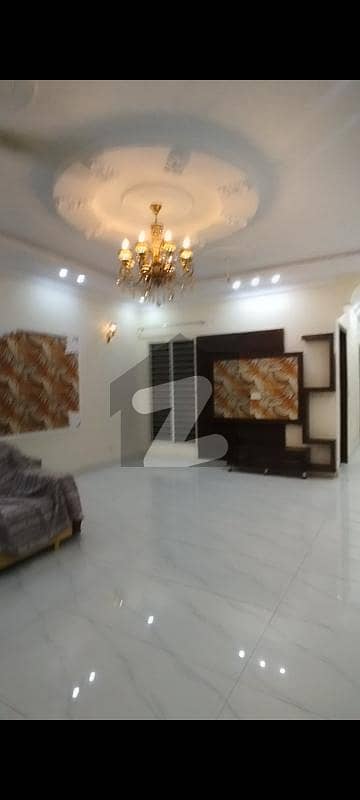 وینس ہاؤسنگ سکیم لاہور میں 5 کمروں کا 6 مرلہ مکان 1.99 کروڑ میں برائے فروخت۔