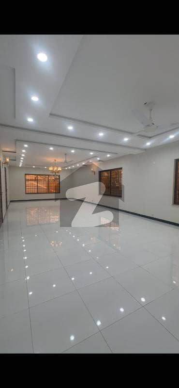 House For Rent In F-7, Islamabad | 666 Sq. Yds | 10 Bedrooms (Attached Baths) | Basement | 45 Car Parking | Double Gate Entrance | Rent: USD 6,000 (PKR 1,700,000)
