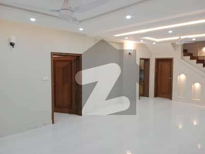 ڈی ۔ 12/1 ڈی ۔ 12,اسلام آباد میں 5 کمروں کا 10 مرلہ مکان 9.1 کروڑ میں برائے فروخت۔