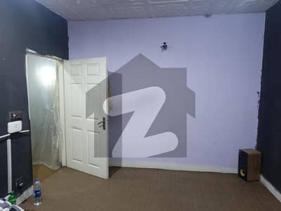 ڈی ایچ اے فیز 2 - بلاک ایس فیز 2,ڈیفنس (ڈی ایچ اے),لاہور میں 1 کمرے کا 5 مرلہ دکان 1.1 لاکھ میں کرایہ پر دستیاب ہے۔