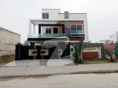 بحریہ آرچرڈ فیز 1 ۔ سینٹرل بحریہ آرچرڈ فیز 1,بحریہ آرچرڈ,لاہور میں 6 کمروں کا 10 مرلہ مکان 3.4 کروڑ میں برائے فروخت۔