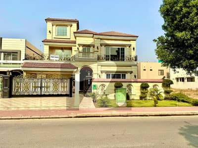 بحریہ ٹاؤن شاہین بلاک بحریہ ٹاؤن سیکٹر B,بحریہ ٹاؤن,لاہور میں 5 کمروں کا 1 کنال مکان 8.5 کروڑ میں برائے فروخت۔