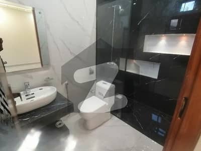 واپڈا ٹاؤن فیز 1 واپڈا ٹاؤن,ملتان میں 2 کمروں کا 10 مرلہ بالائی پورشن 40.0 ہزار میں کرایہ پر دستیاب ہے۔