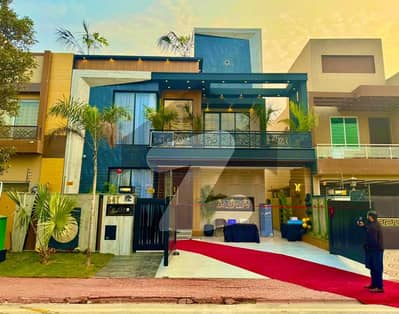 بحریہ ٹاؤن شاہین بلاک بحریہ ٹاؤن سیکٹر B,بحریہ ٹاؤن,لاہور میں 5 کمروں کا 10 مرلہ مکان 5.9 کروڑ میں برائے فروخت۔