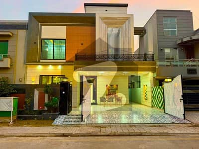 بحریہ ٹاؤن سیکٹر ای بحریہ ٹاؤن,لاہور میں 5 کمروں کا 10 مرلہ مکان 5.0 کروڑ میں برائے فروخت۔