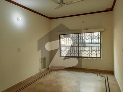 جی ۔ 8/2 جی ۔ 8,اسلام آباد میں 3 کمروں کا 5 مرلہ زیریں پورشن 75.0 ہزار میں کرایہ پر دستیاب ہے۔