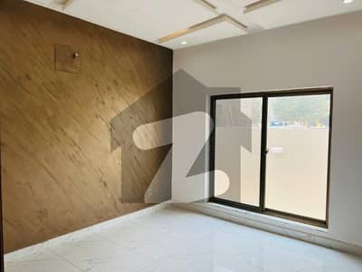 125sq yd Luxury Villa in Ali Block. 3Bedrooms, Drawing, Dining & American Kitchen. 5mins drive from main gate of BTK.