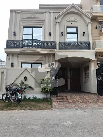 سینٹرل پارک ہاؤسنگ سکیم لاہور میں 4 کمروں کا 5 مرلہ مکان 1.85 کروڑ میں برائے فروخت۔