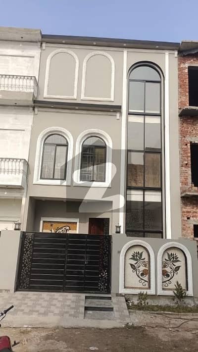 سینٹرل پارک ۔ بلاک اے1 سینٹرل پارک ہاؤسنگ سکیم,لاہور میں 3 کمروں کا 3 مرلہ مکان 1.15 کروڑ میں برائے فروخت۔