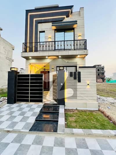 Central Park 3 Marla House Available For Sale Prime Location Near To Park And Masjid All Facilities Available Here