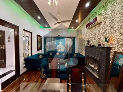 ڈی ایچ اے فیز 6 ڈیفنس (ڈی ایچ اے),لاہور میں 4 کمروں کا 10 مرلہ مکان 1.2 لاکھ میں کرایہ پر دستیاب ہے۔