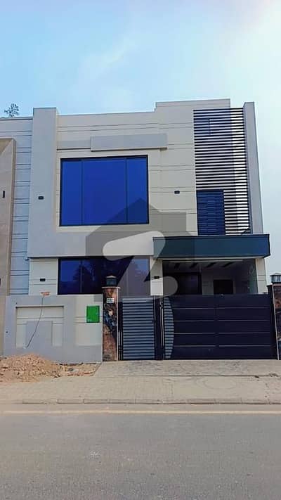 بحریہ آرچرڈ لاہور میں 4 کمروں کا 5 مرلہ مکان 2.1 کروڑ میں برائے فروخت۔