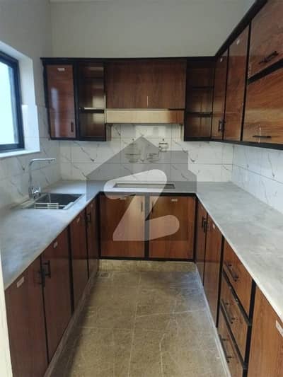 I-11: Brand New Beautiful Basement With Separate Electric Mater And Water Tank