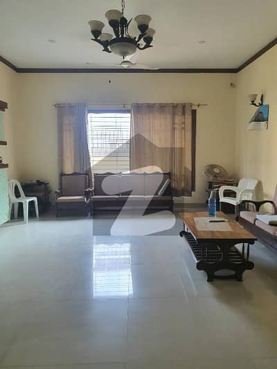 ڈی ایچ اے فیز 7 ایکسٹینشن ڈی ایچ اے ڈیفینس,کراچی میں 6 کمروں کا 1 کنال مکان 3.75 لاکھ میں کرایہ پر دستیاب ہے۔