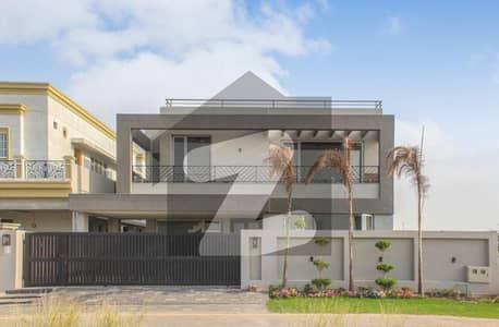 ڈی ایچ اے فیز 7 ڈیفنس (ڈی ایچ اے),لاہور میں 7 کمروں کا 1 کنال مکان 9.7 کروڑ میں برائے فروخت۔