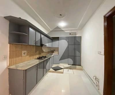 پی ای سی ایچ ایس بلاک 2 پی ای سی ایچ ایس,جمشید ٹاؤن,کراچی میں 4 کمروں کا 8 مرلہ زیریں پورشن 4.2 کروڑ میں برائے فروخت۔