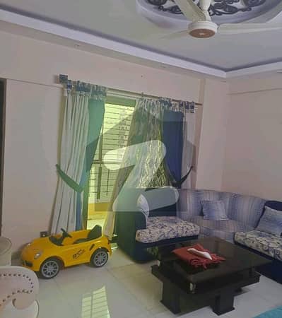 خالد بِن ولید روڈ کراچی میں 3 کمروں کا 8 مرلہ فلیٹ 4.5 کروڑ میں برائے فروخت۔