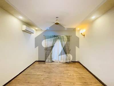 ائیرپورٹ روڈ لاہور میں 2 کمروں کا 10 مرلہ بالائی پورشن 80.0 ہزار میں کرایہ پر دستیاب ہے۔