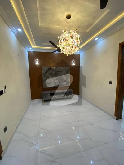 10 MARLA BRAND NEW HOUSE AVAILABLE FOR RENT