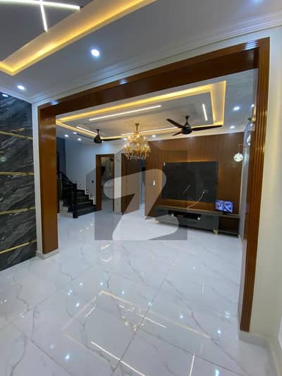 10 MARLA BRAND NEW HOUSE AVAILABLE FOR RENT