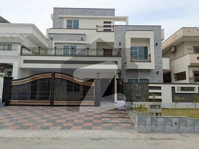 G-13 1 kanal 50x90 luxury House available