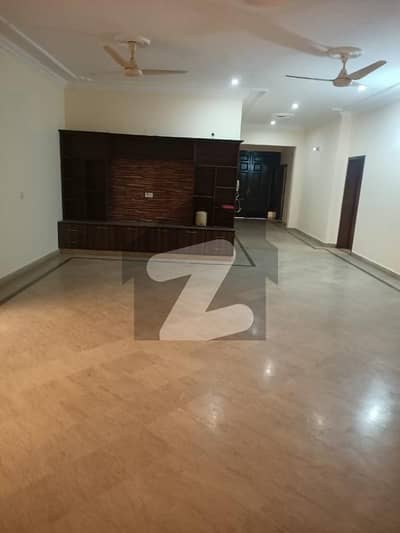 پی جی ای سی ایچ ایس فیز 2 پنجاب گورنمنٹ ایمپلائیز سوسائٹی,لاہور میں 4 کمروں کا 2 کنال بالائی پورشن 1.3 لاکھ میں کرایہ پر دستیاب ہے۔