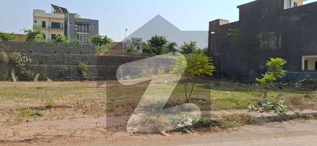 ڈی ایچ اے ڈیفینس فیز 3 ڈی ایچ اے ڈیفینس,اسلام آباد میں 8 مرلہ رہائشی پلاٹ 1.25 کروڑ میں برائے فروخت۔