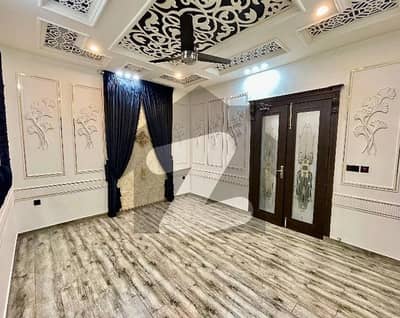 کینال ویو ہاؤسنگ سکیم گوجرانوالہ میں 6 کمروں کا 1 کنال مکان 5.8 کروڑ میں برائے فروخت۔