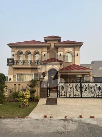 ویلینشیاء ہاؤسنگ سوسائٹی لاہور میں 6 کمروں کا 1 کنال مکان 8.25 کروڑ میں برائے فروخت۔