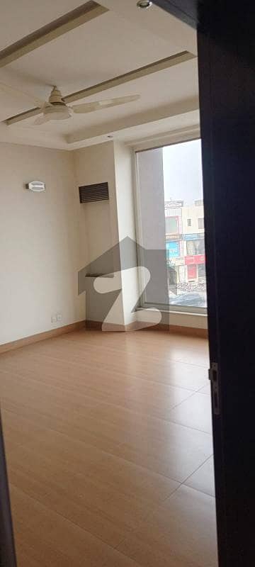 بحریہ ٹاؤن سیکٹر B بحریہ ٹاؤن,لاہور میں 1 کمرے کا 5 مرلہ فلیٹ 1.39 کروڑ میں برائے فروخت۔