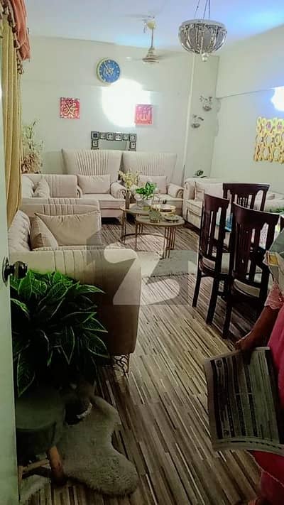 گلستانِِ جوہر ۔ بلاک 18 گلستانِ جوہر,کراچی میں 4 کمروں کا 11 مرلہ فلیٹ 1.9 کروڑ میں برائے فروخت۔