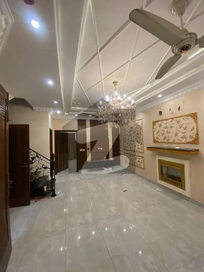 ڈی ایچ اے 9 ٹاؤن ڈیفنس (ڈی ایچ اے),لاہور میں 3 کمروں کا 5 مرلہ مکان 1.0 لاکھ میں کرایہ پر دستیاب ہے۔