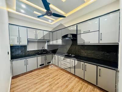 واپڈا ٹاؤن گوجرانوالہ میں 4 کمروں کا 5 مرلہ مکان 60.0 ہزار میں کرایہ پر دستیاب ہے۔