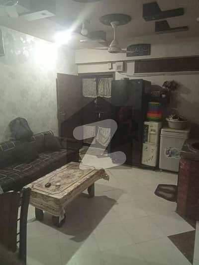 In Saddar 700 Square Feet Flat For Sale