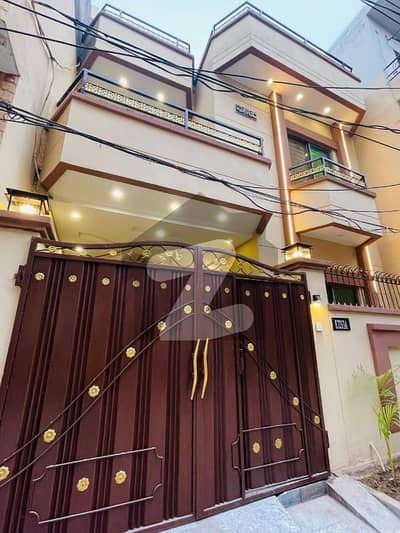 علی پارک کینٹ,لاہور میں 3 کمروں کا 5 مرلہ مکان 2.75 کروڑ میں برائے فروخت۔