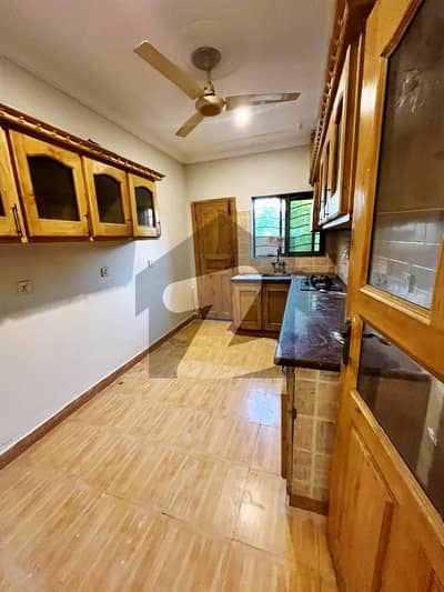 جی ۔ 13 اسلام آباد میں 3 کمروں کا 14 مرلہ بالائی پورشن 1.1 لاکھ میں کرایہ پر دستیاب ہے۔