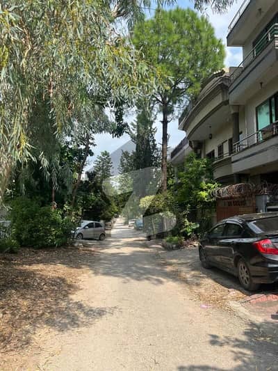 prime located park face liveable house for sale in g 11/1